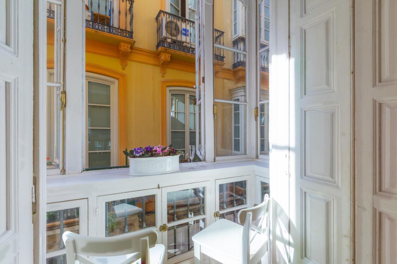 Puerta De Larios: Central Three-Bedroom Apartment With Balconies And Patio Málaga Eksteriør bilde