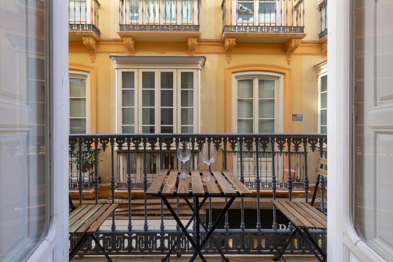 Puerta De Larios: Central Three-Bedroom Apartment With Balconies And Patio Málaga Eksteriør bilde